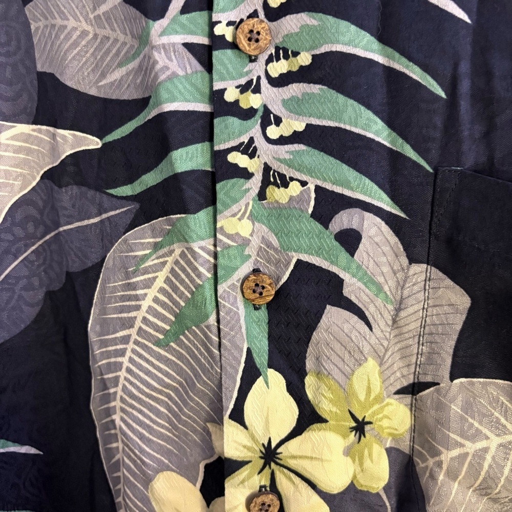 Tommy Bahama Men's Size XL 100% Silk Gray Navy Hawaiian Floral Resort Shirt - Picture 6 of 8